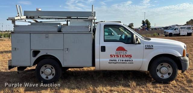 Image of Ford F-350 equipment image 3