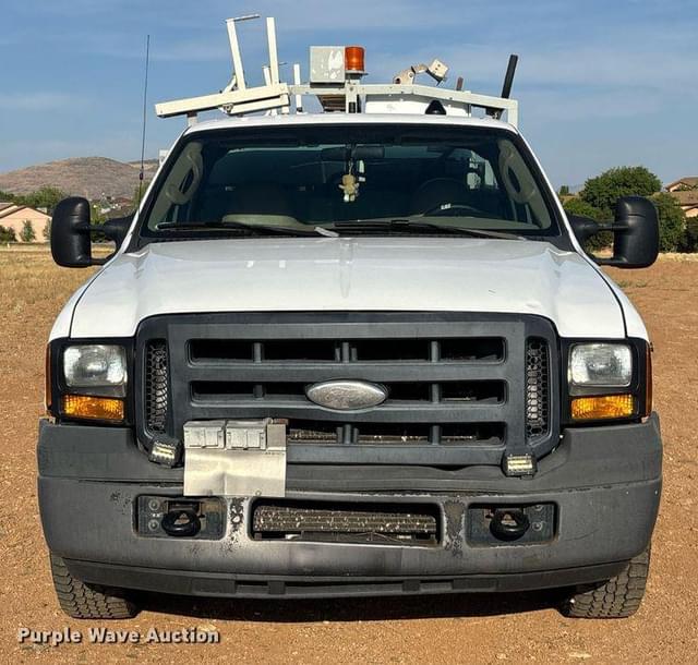Image of Ford F-350 equipment image 1
