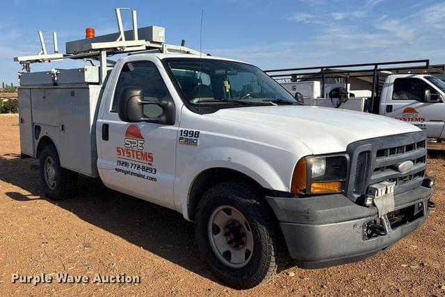 Image of Ford F-350 equipment image 2