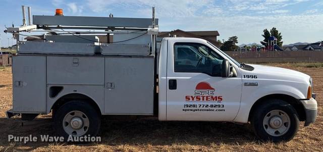 Image of Ford F-350 equipment image 3