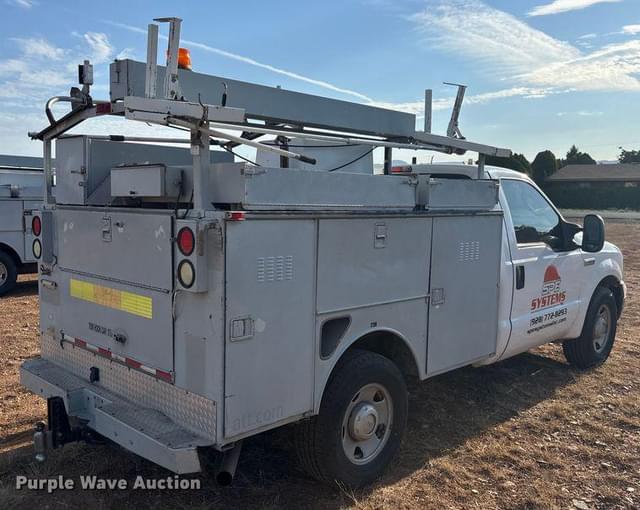 Image of Ford F-350 equipment image 4
