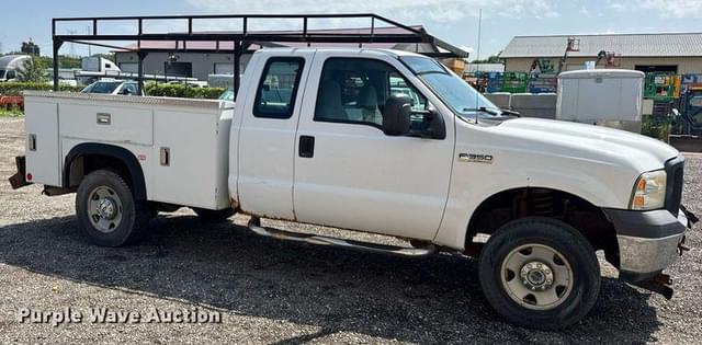 Image of Ford F-350 equipment image 3