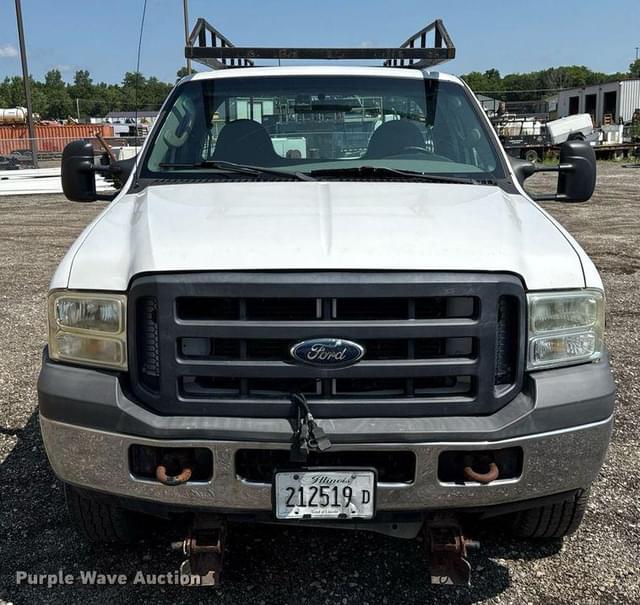 Image of Ford F-350 equipment image 1