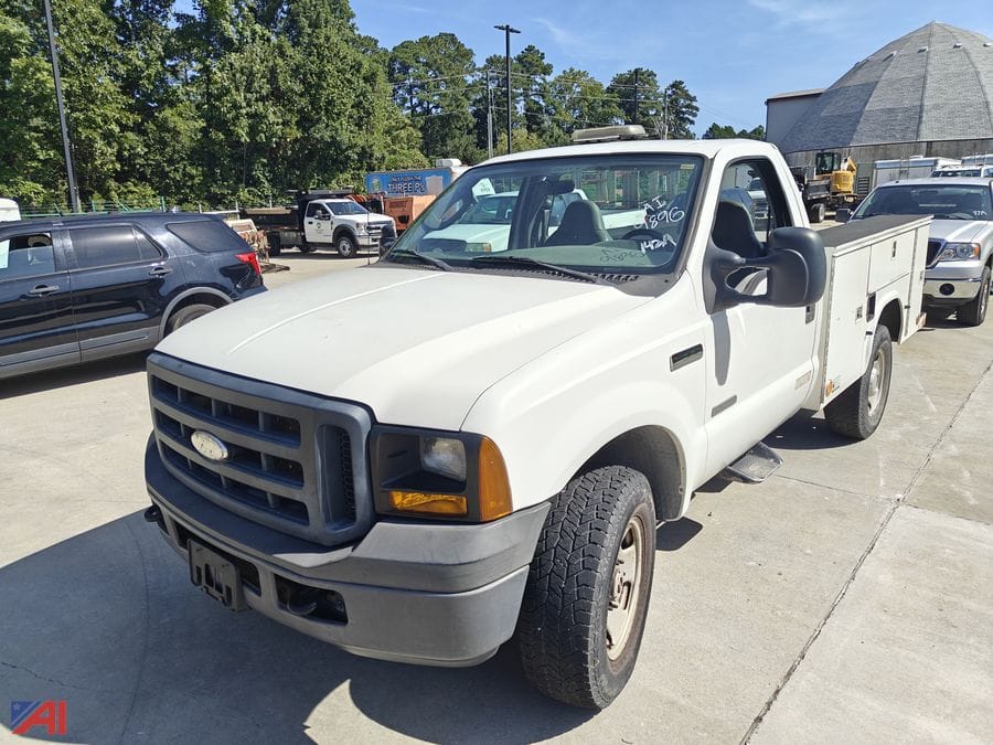 2006 Ford F-350 Equipment Image0