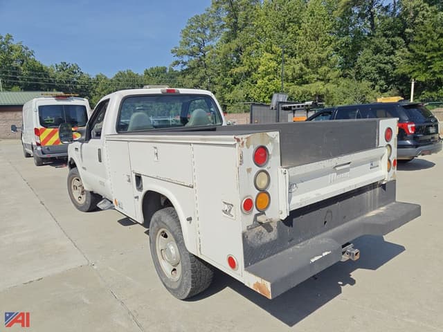 Image of Ford F-350 equipment image 1