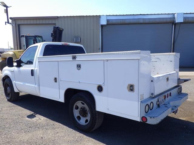 Image of Ford F-350 equipment image 3