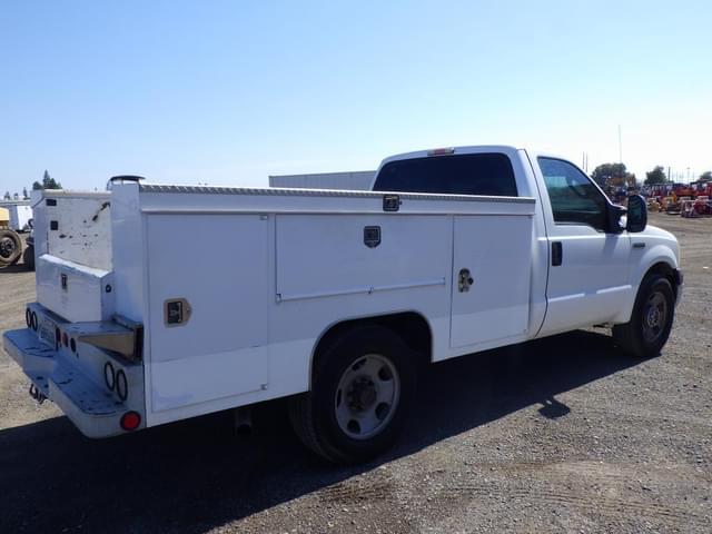 Image of Ford F-350 equipment image 2