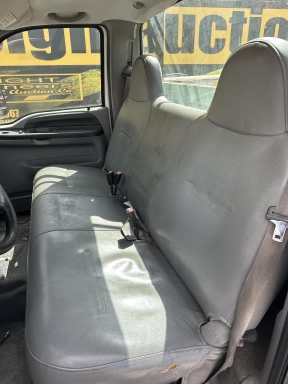 Image of Ford F-350 equipment image 4