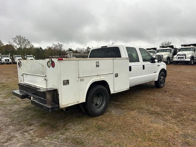 Image of Ford F-350 equipment image 3