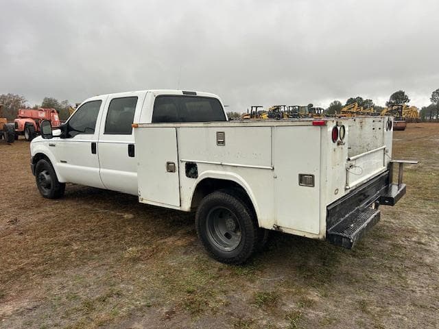 Image of Ford F-350 equipment image 1