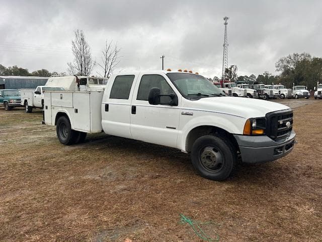 Image of Ford F-350 equipment image 4