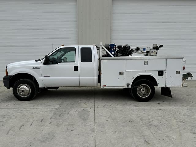 Image of Ford F-350 equipment image 1