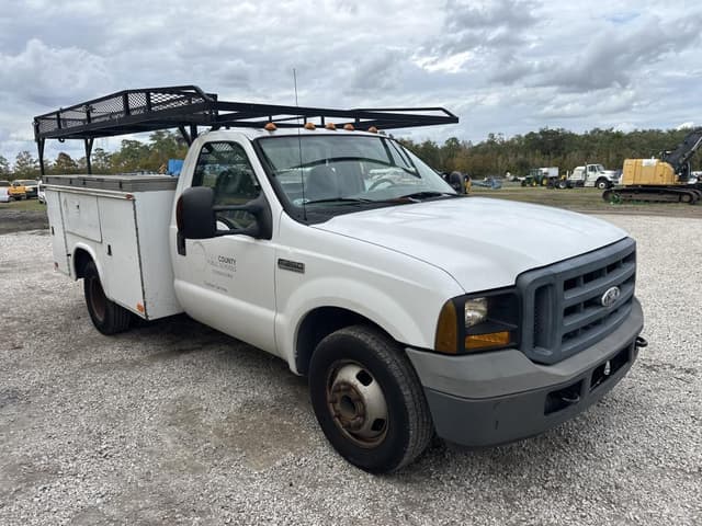 Image of Ford F-350 equipment image 3