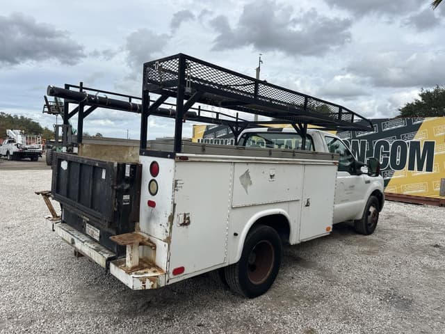 Image of Ford F-350 equipment image 2