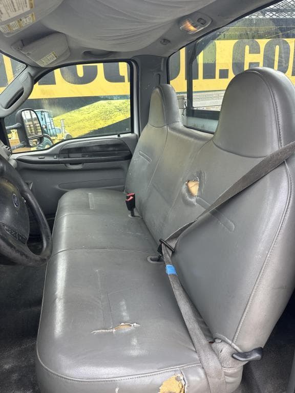 Image of Ford F-350 equipment image 4