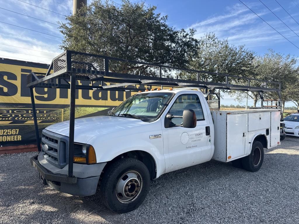 2006 Ford F-350 Equipment Image0