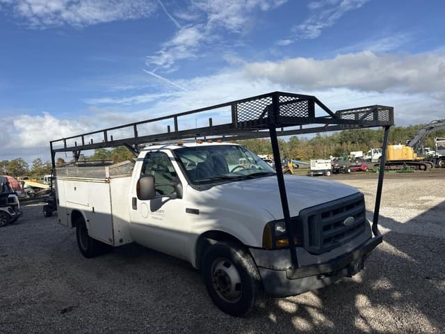 Image of Ford F-350 equipment image 3