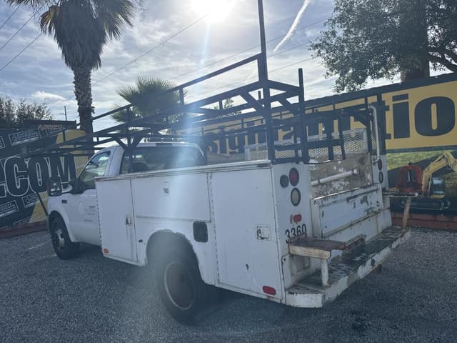 Image of Ford F-350 equipment image 1