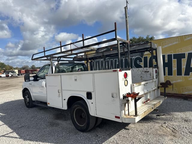 Image of Ford F-350 equipment image 1