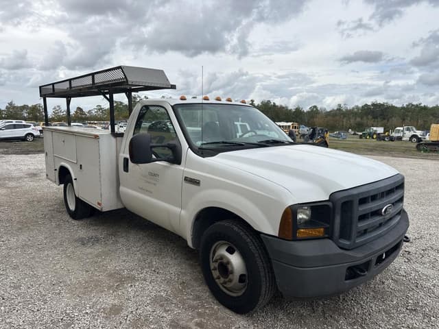 Image of Ford F-350 equipment image 3