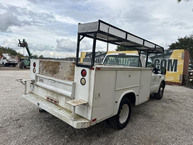 Image of Ford F-350 equipment image 2