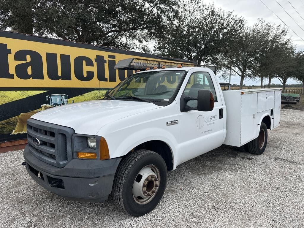 2006 Ford F-350 Equipment Image0