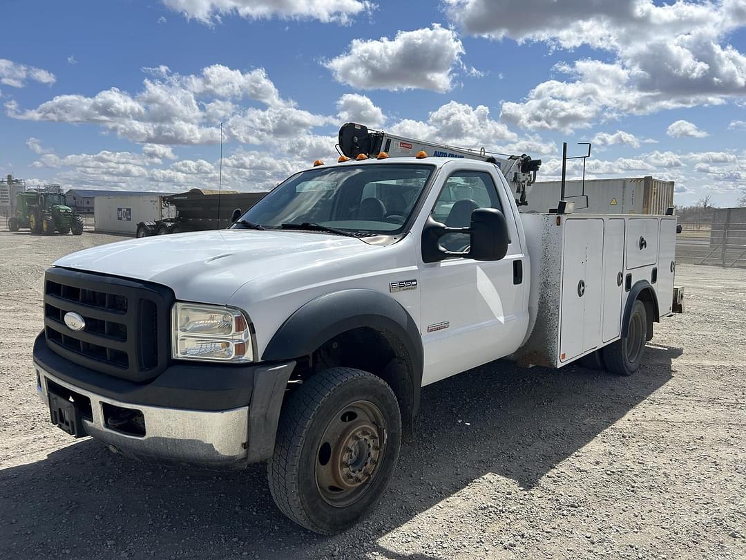Image of Ford F-350 Primary image