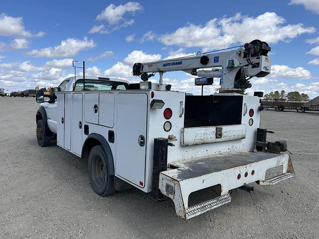 Image of Ford F-350 equipment image 4