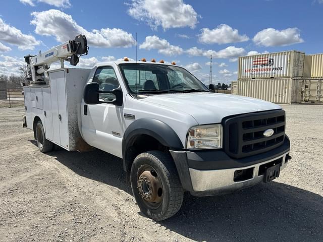 Image of Ford F-350 equipment image 2