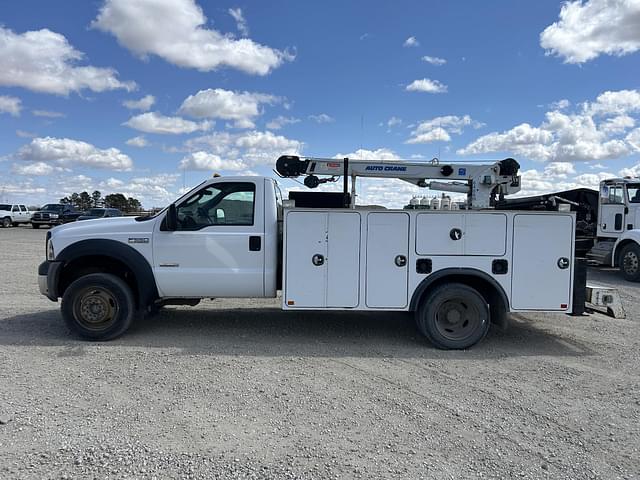 Image of Ford F-350 equipment image 3