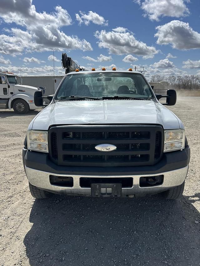 Image of Ford F-350 equipment image 1