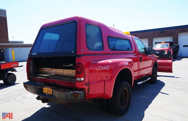 Image of Ford F-350 equipment image 4