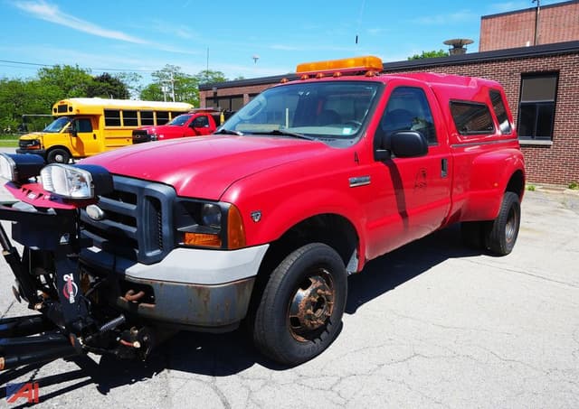 Image of Ford F-350 equipment image 2