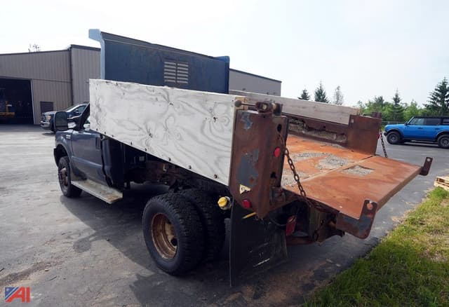 Image of Ford F-350 equipment image 1