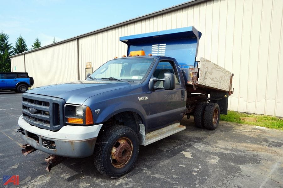 2006 Ford F-350 Equipment Image0