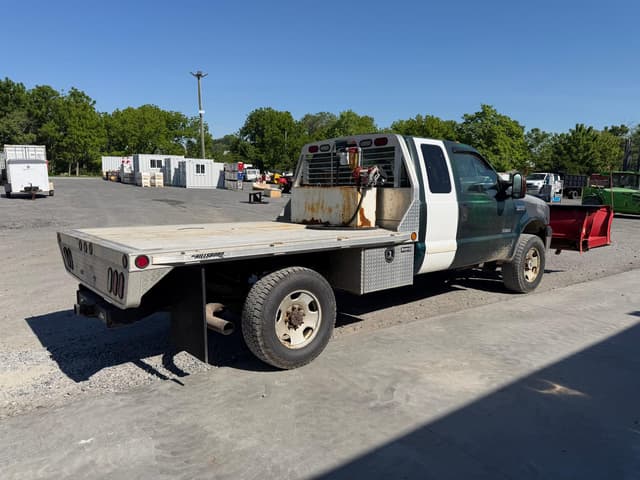 Image of Ford F-350 equipment image 3