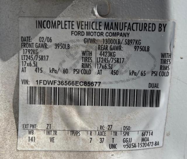 Image of Ford F-350 equipment image 2