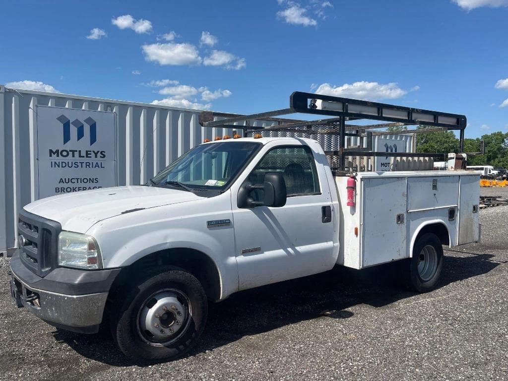 Image of Ford F-350 Primary image