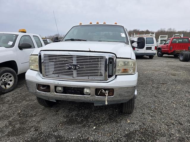 Image of Ford F-350 equipment image 1