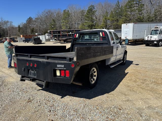 Image of Ford F-350 equipment image 3