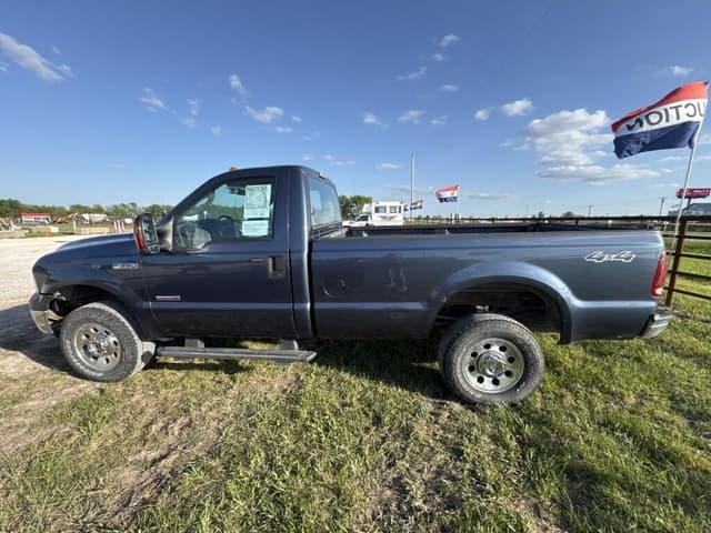Image of Ford F-350 equipment image 1