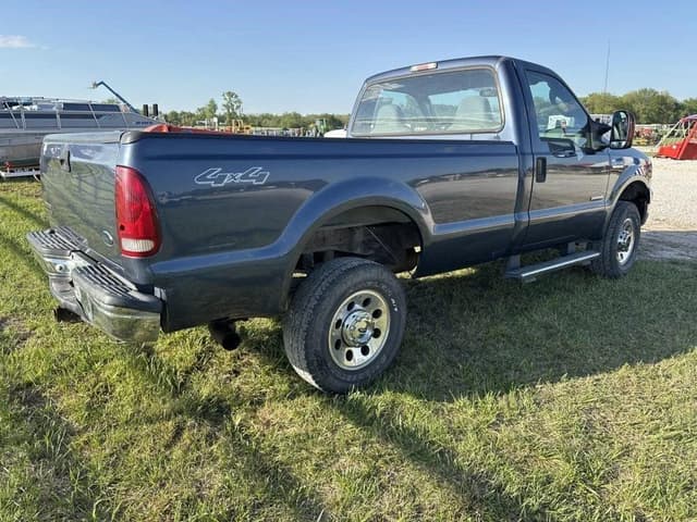 Image of Ford F-350 equipment image 4