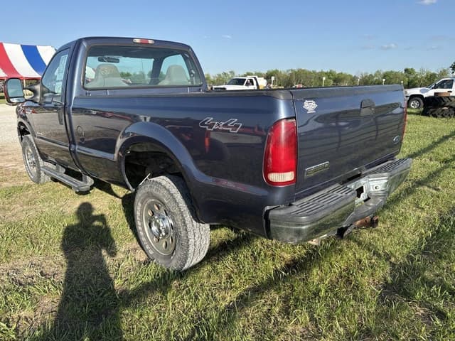 Image of Ford F-350 equipment image 2