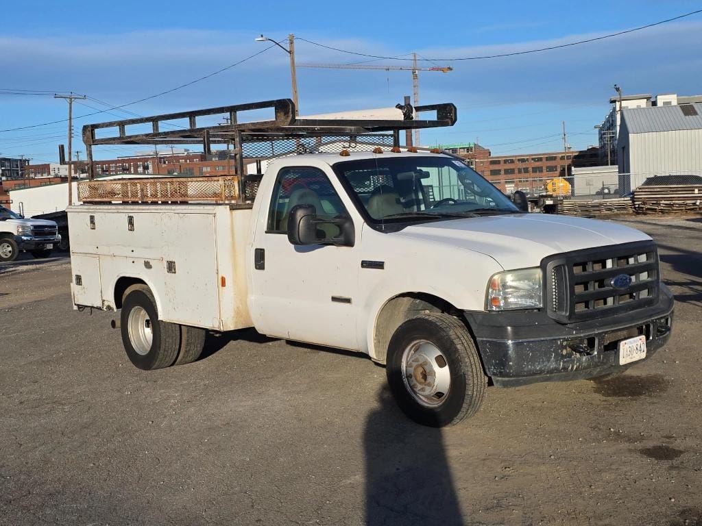 2006 Ford F-350 Equipment Image0