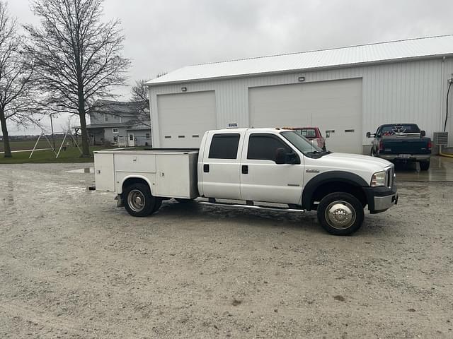 Image of Ford F-450 equipment image 4