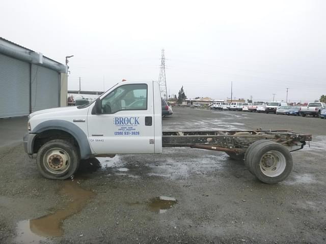 Image of Ford F-450 equipment image 4