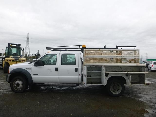 Image of Ford F-450 equipment image 4