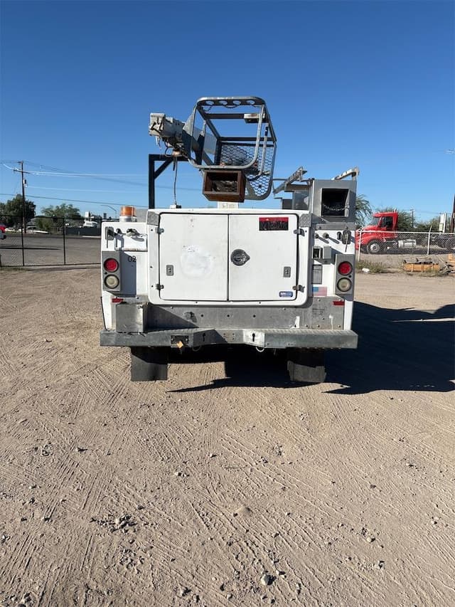 Image of Ford F-450 equipment image 4