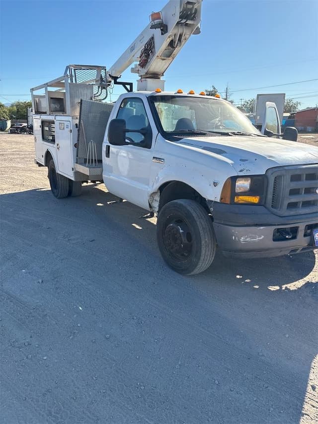 Image of Ford F-450 equipment image 2