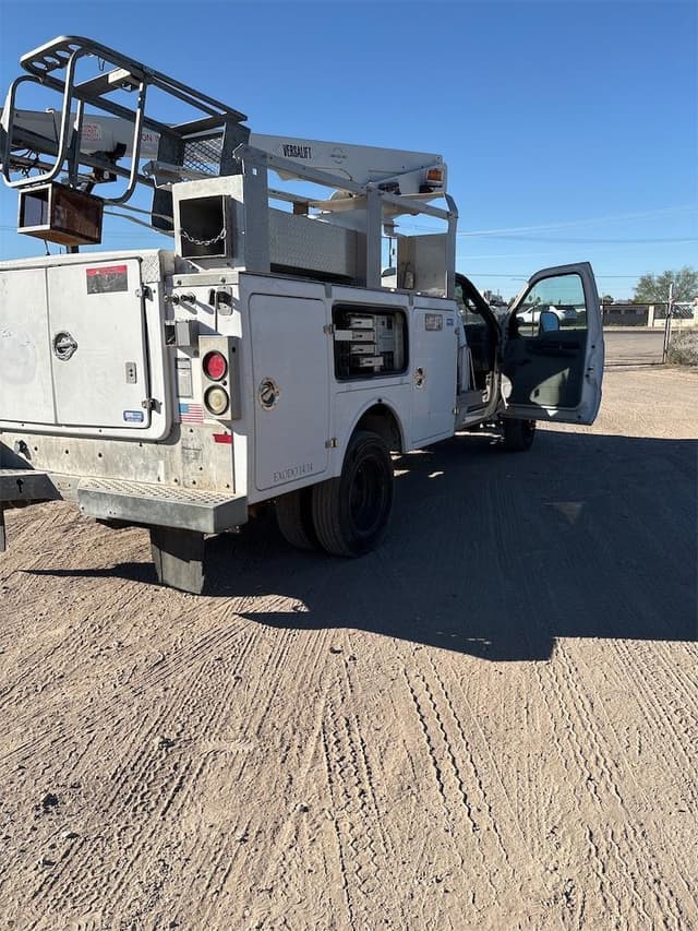 Image of Ford F-450 equipment image 3